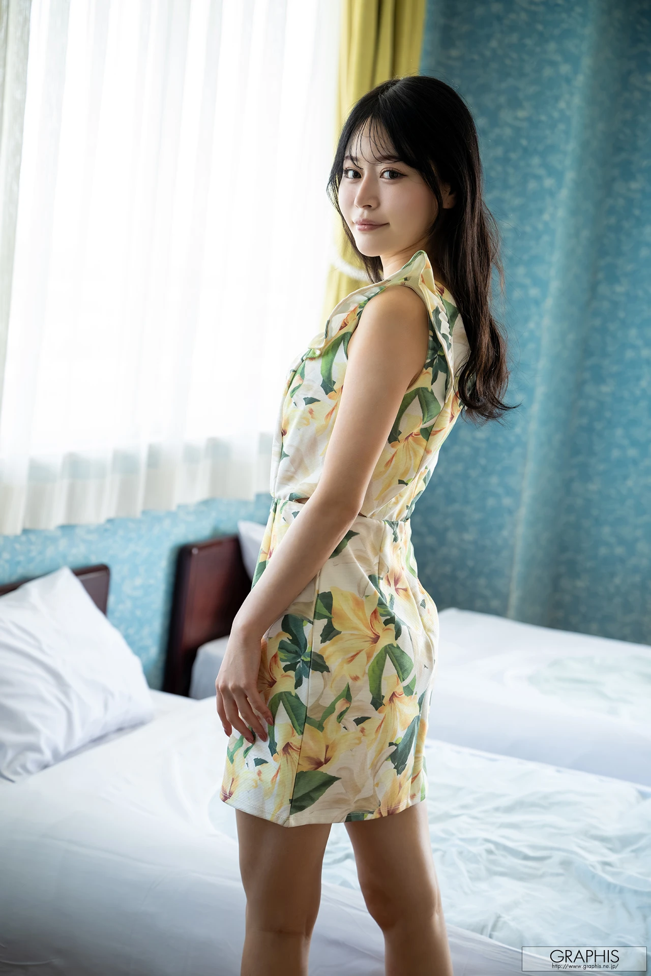 Uta Hibino 響乃うた – Graphis Gals 「Cheerful!」 Vol.03-04 - P1