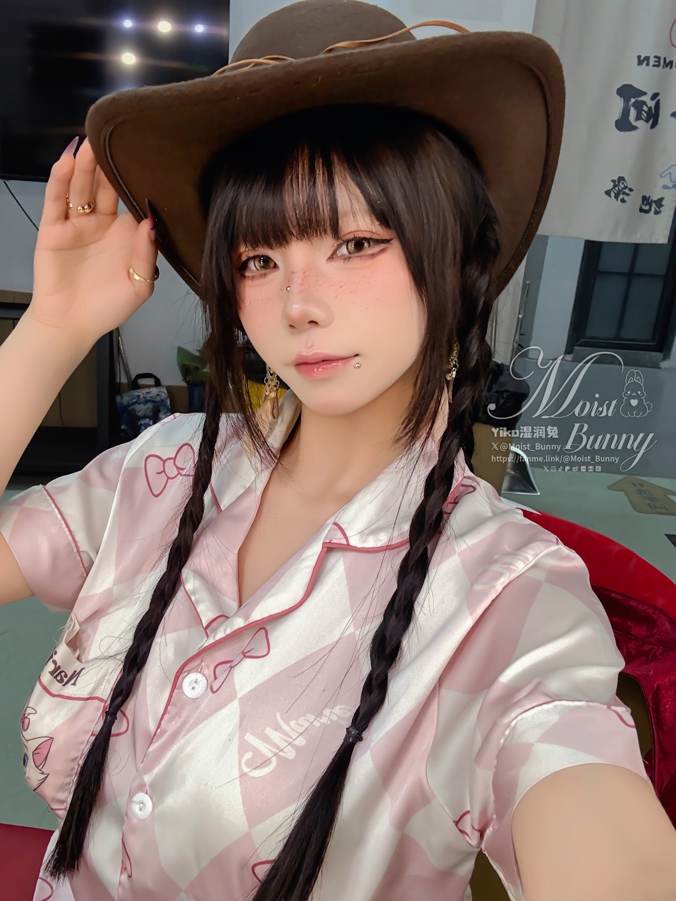 Coser@黏黏团子兔 – 06月作品『西部逆兔女郎』Thirsty - P96
