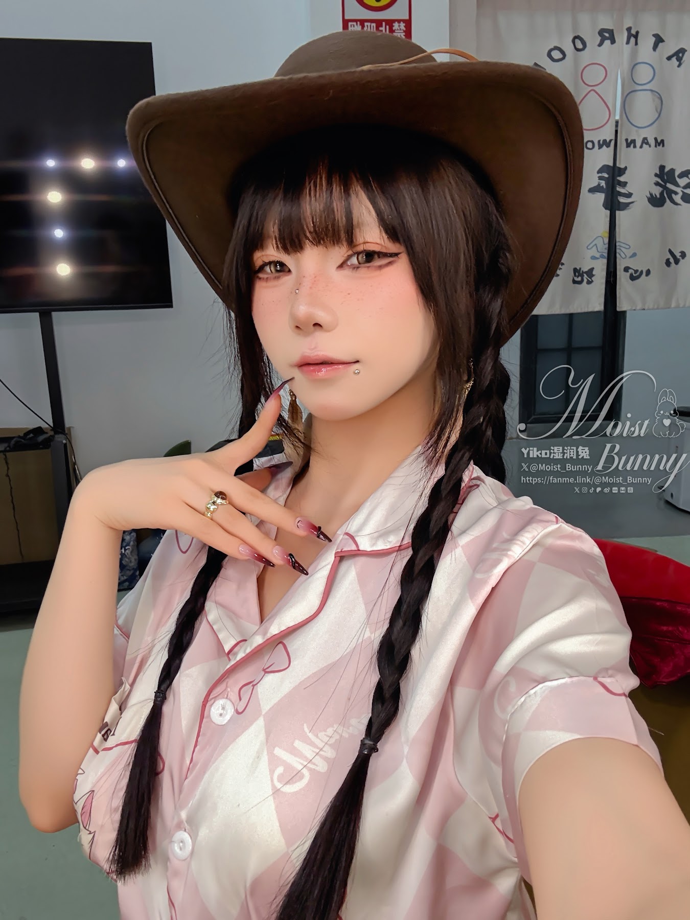 Coser@黏黏团子兔 – 06月作品『西部逆兔女郎』Thirsty - P97