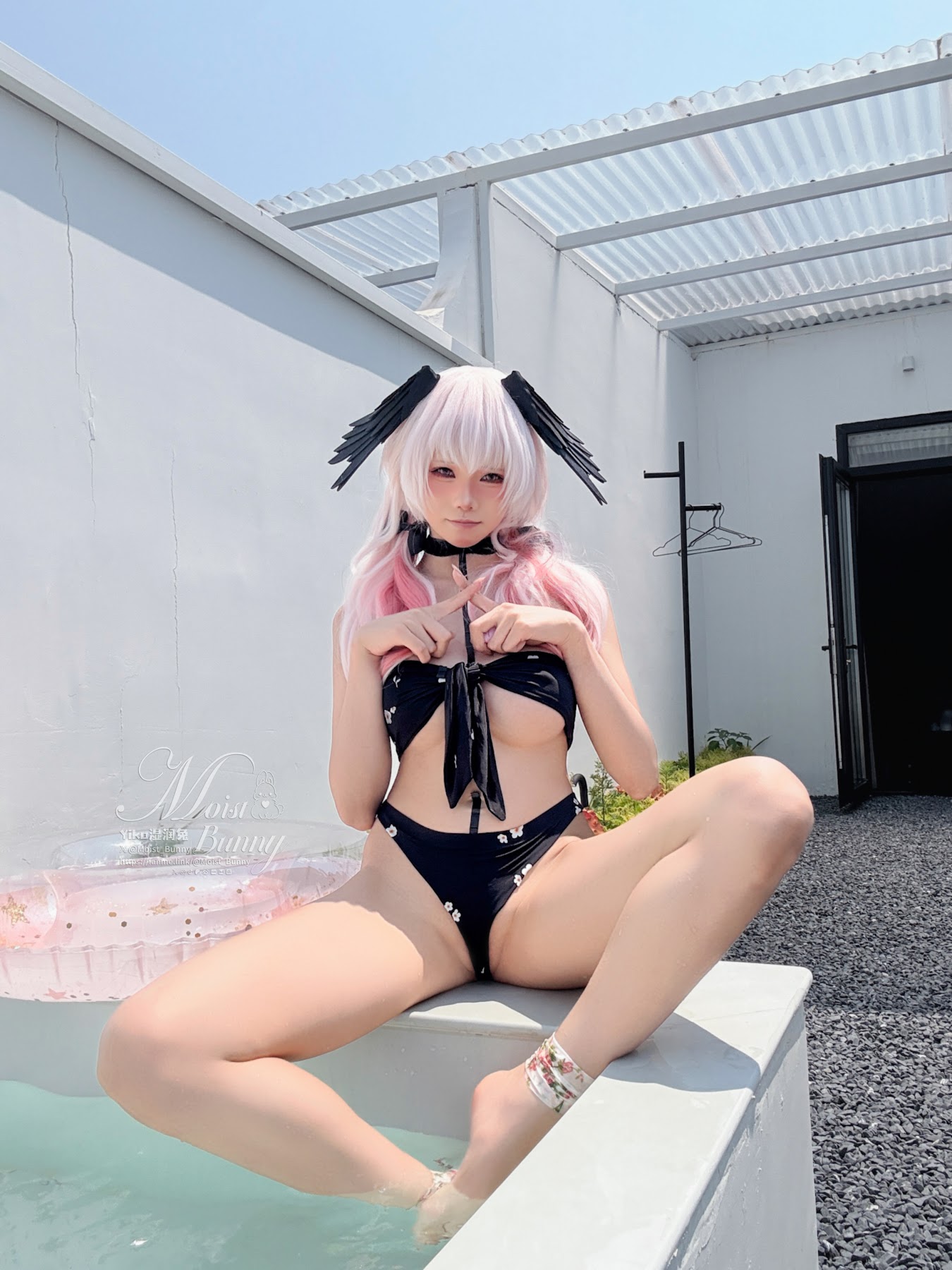 Coser@黏黏团子兔 – 08月作品『下江小春 泳装』Honey - P92