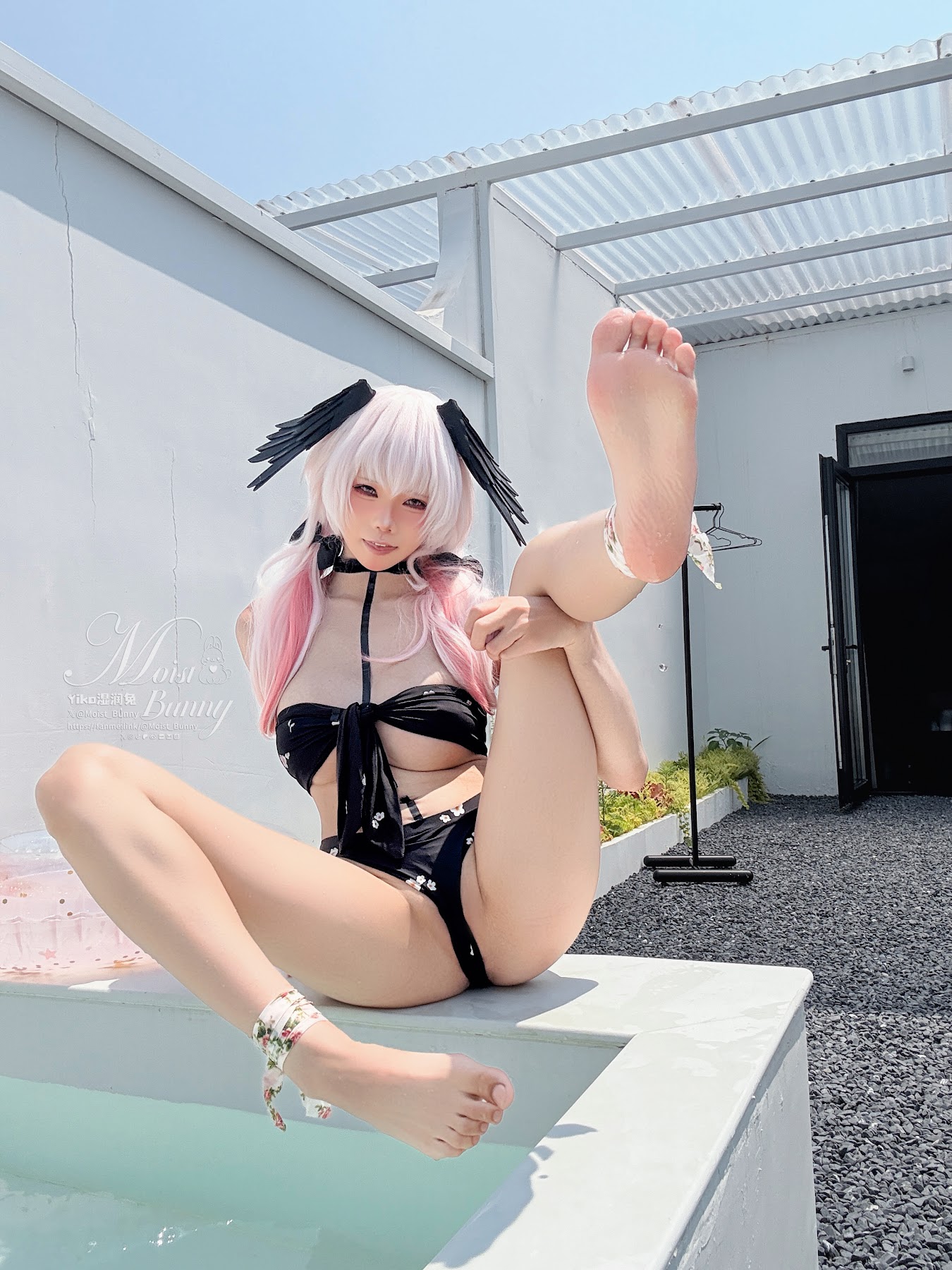 Coser@黏黏团子兔 – 08月作品『下江小春 泳装』Honey - P95