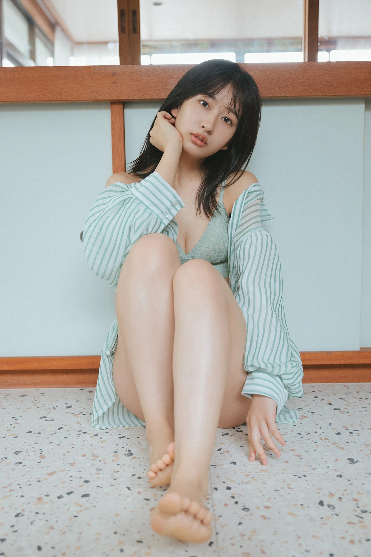 Rina Saito 斉藤里奈 – FLASHデジタル写真集 「Clear」 - P14