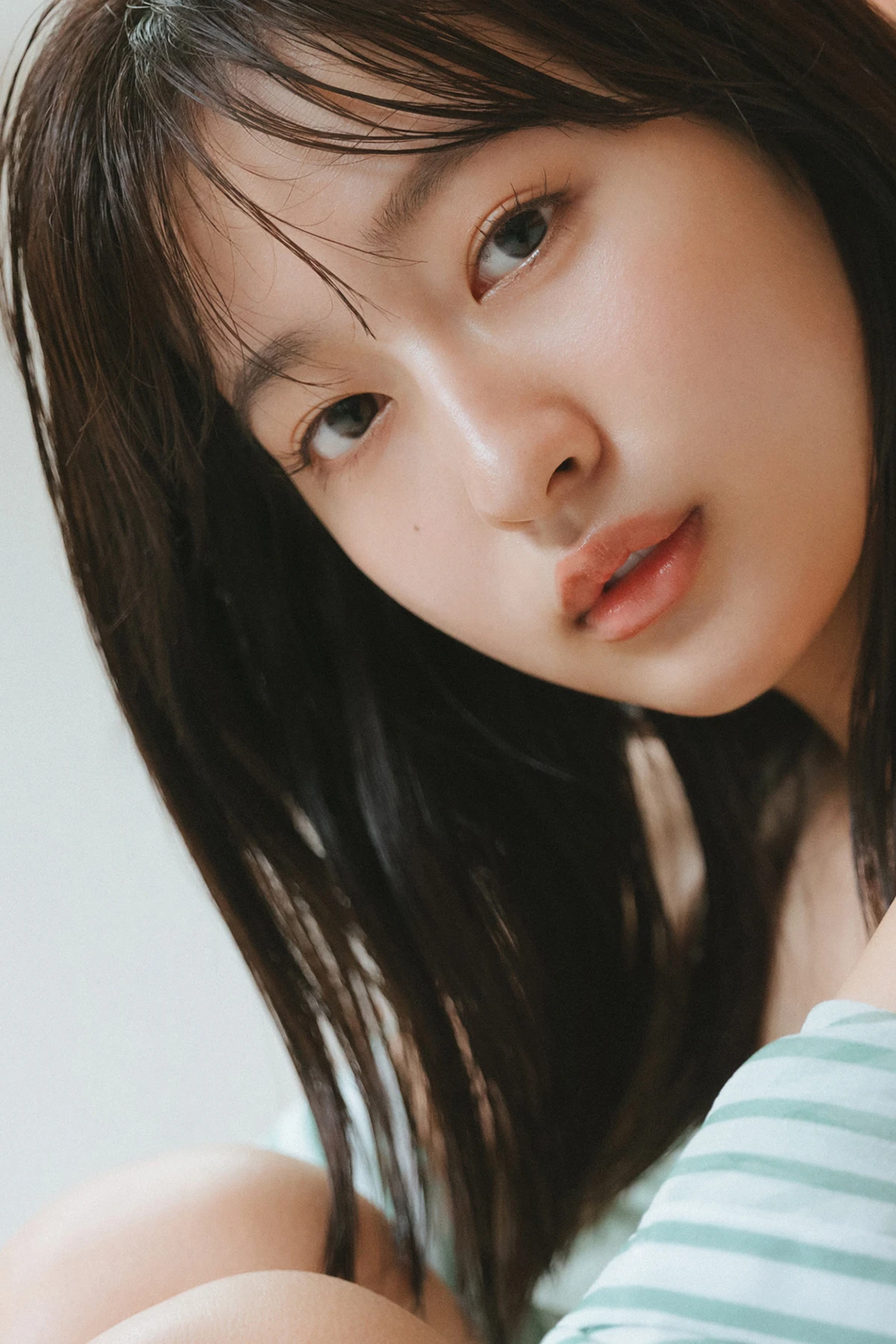 Rina Saito 斉藤里奈 – FLASHデジタル写真集 「Clear」 - P16