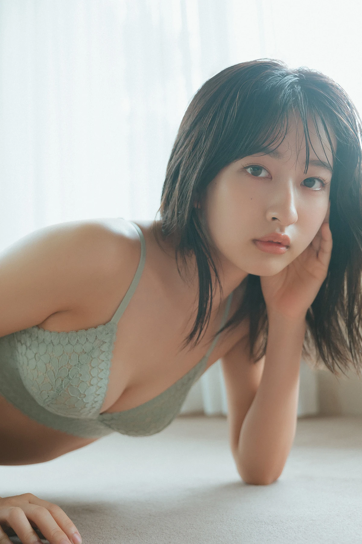 Rina Saito 斉藤里奈 – FLASHデジタル写真集 「Clear」 - P33