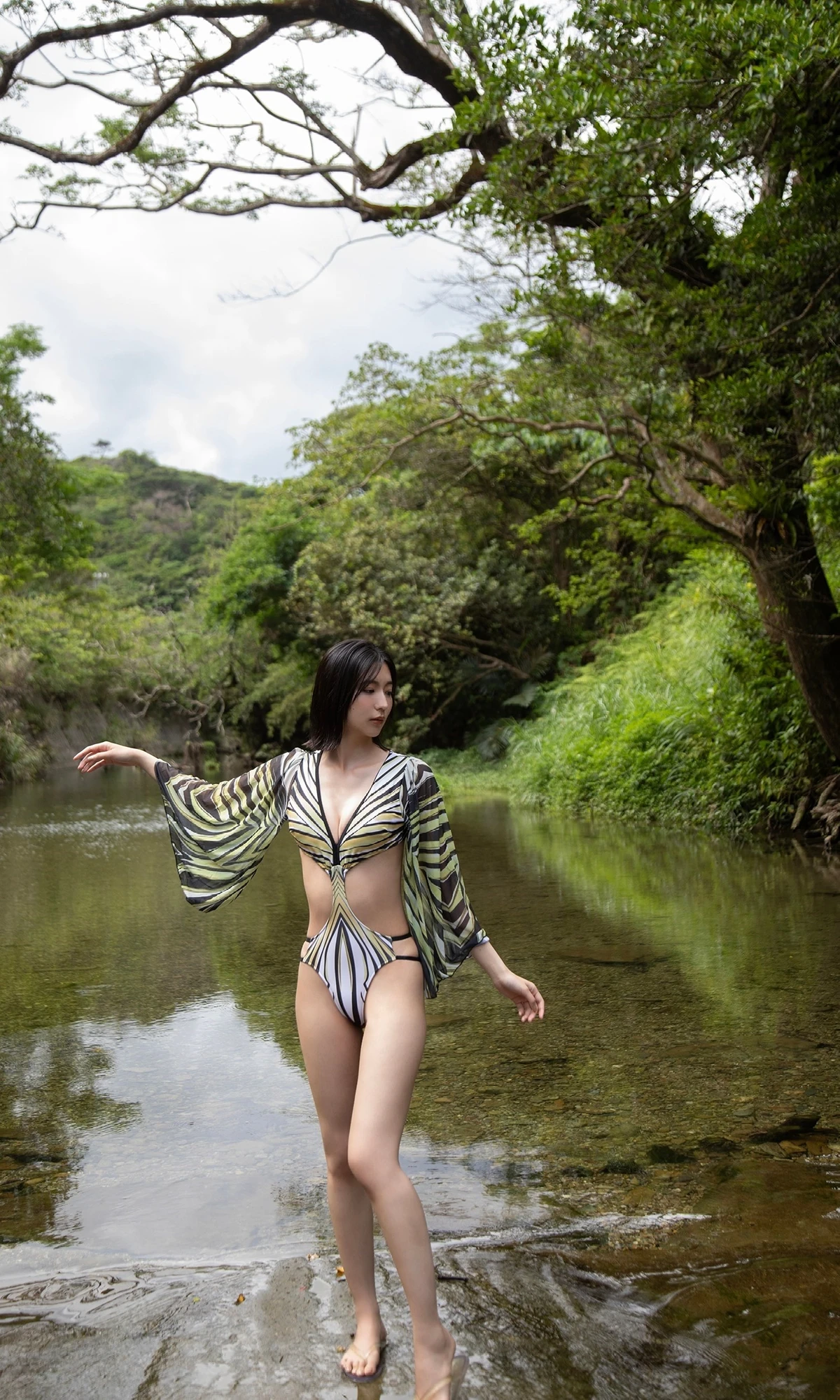 Rina Onuki 小貫莉奈 – 写真集 「この日のために」 - P97