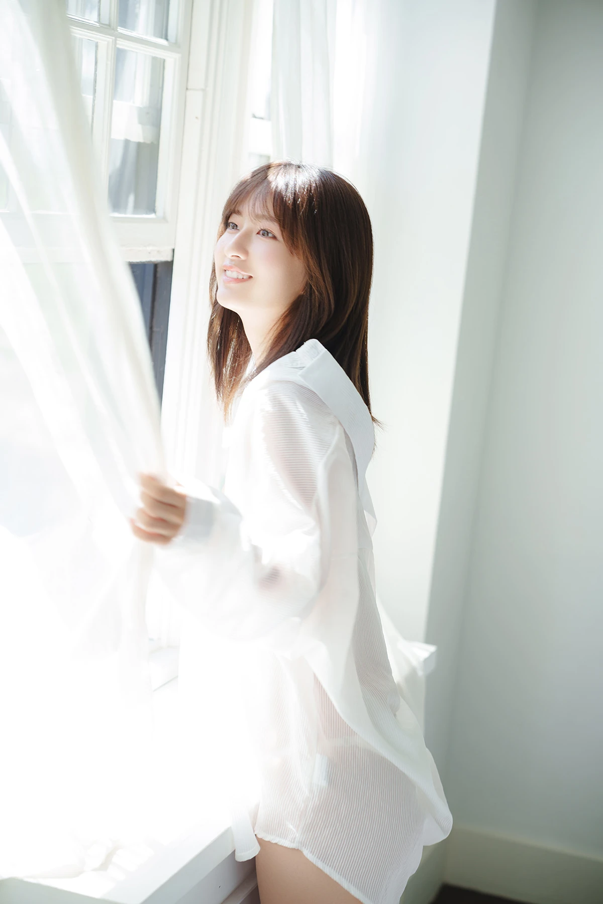 Rina Saito 斉藤里奈 – FLASHデジタル写真集 「才媛の秘めごと」 - P13