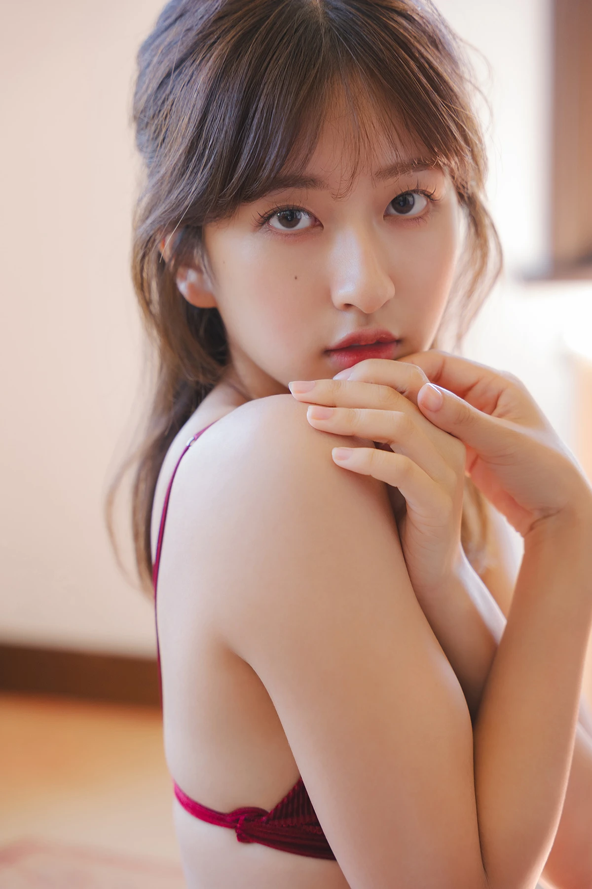 Rina Saito 斉藤里奈 – FLASHデジタル写真集 「才媛の秘めごと」 - P2