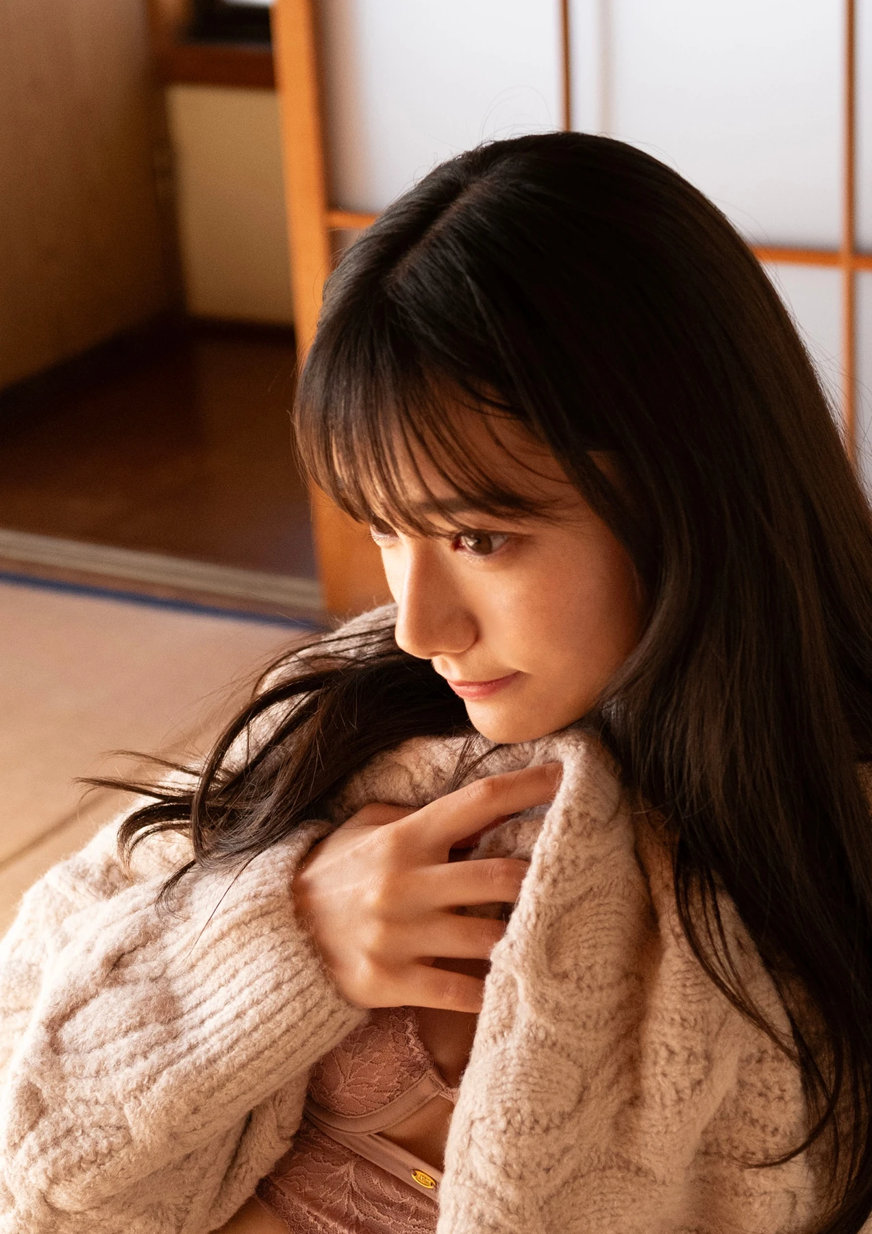 Rena Miyashita 宮下玲奈 – 写真集 「The fate of fake love」 - P10