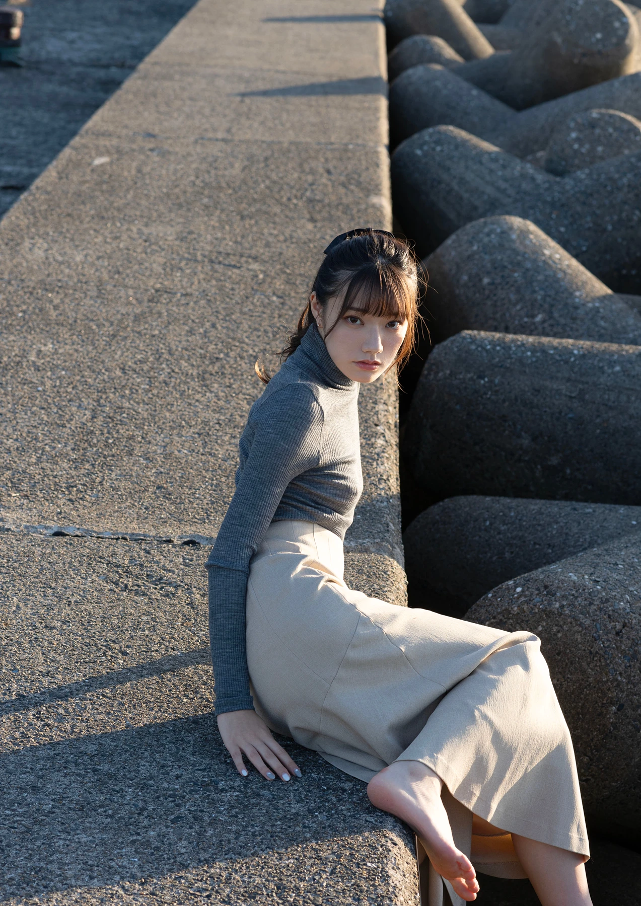 Rena Miyashita 宮下玲奈 – 写真集 「The fate of fake love」 - P19