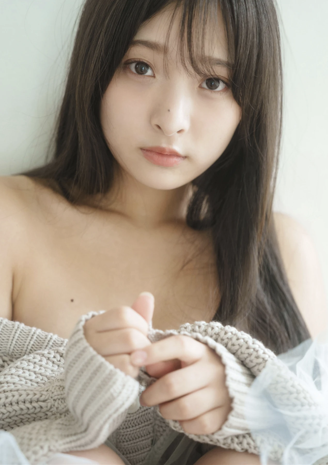 Misaki Sawa 沢美沙樹 – GIRLS graph. デジタル写真集 『背伸びと本音』 - P9