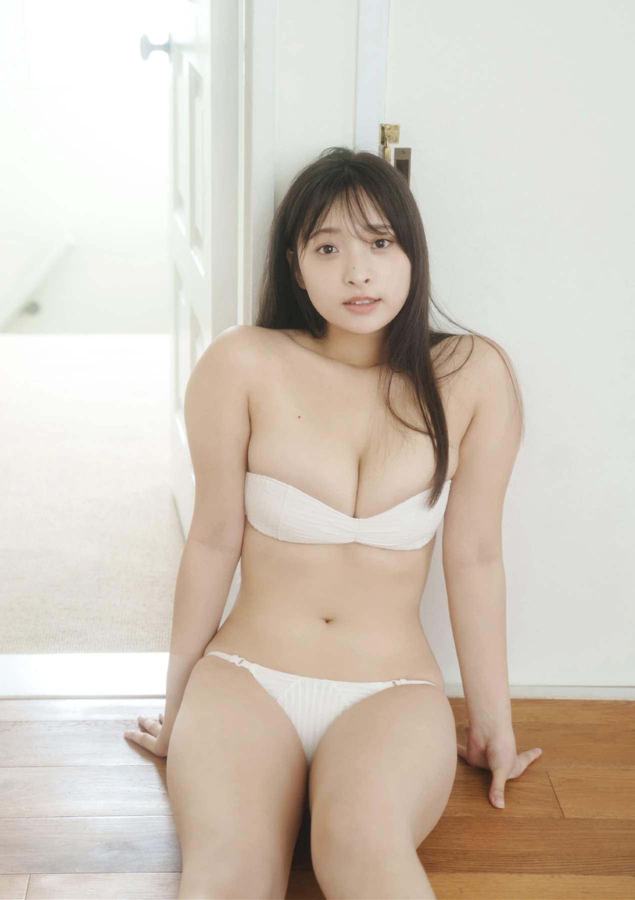 Misaki Sawa 沢美沙樹 – GIRLS graph. デジタル写真集 『背伸びと本音』 - P13