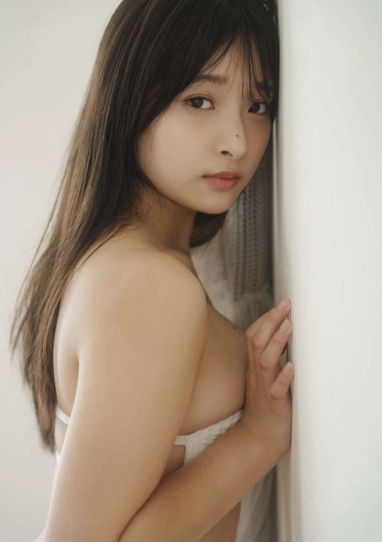 Misaki Sawa 沢美沙樹 – GIRLS graph. デジタル写真集 『背伸びと本音』 - P8