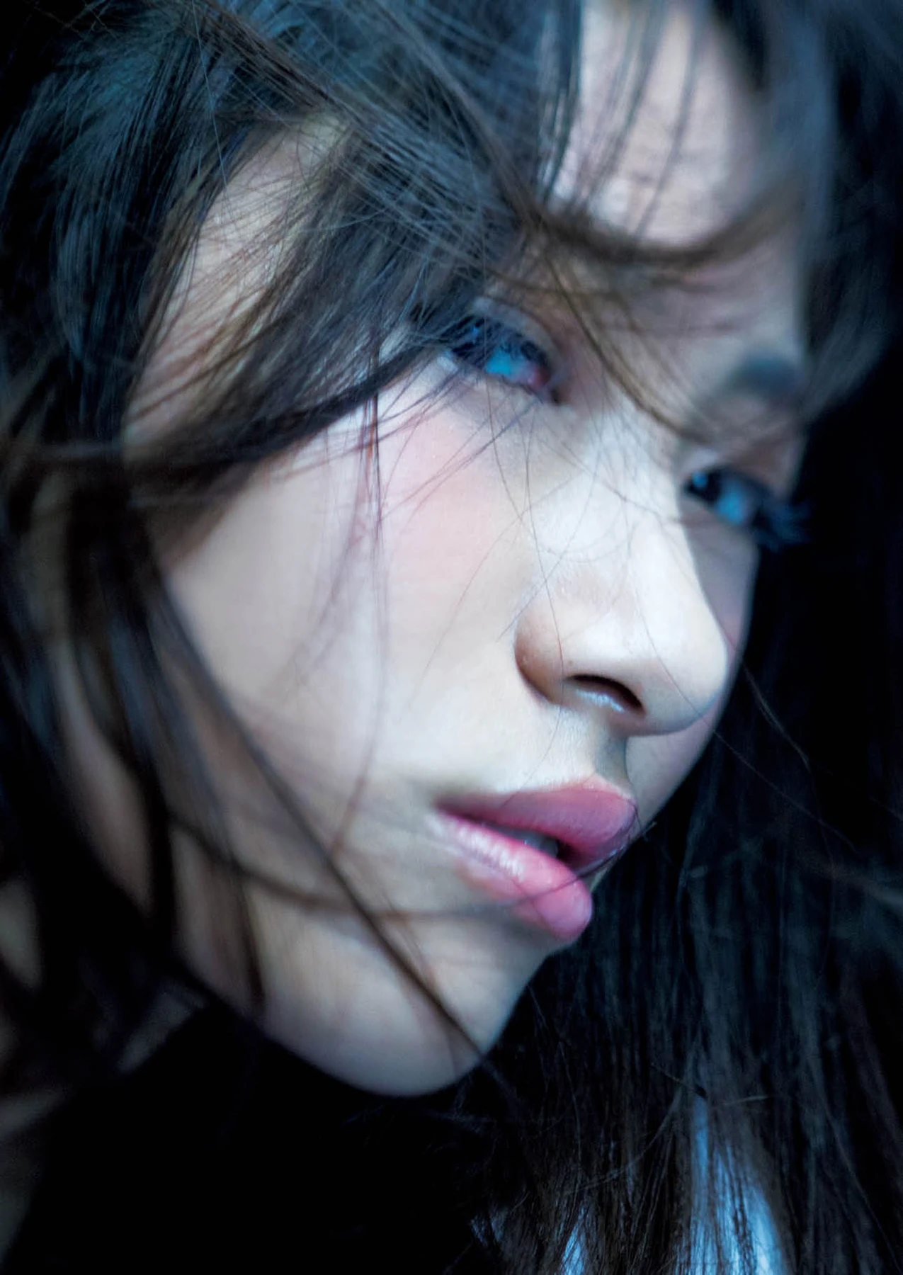 Yuka Someya 染谷有香 – ヌード写真集 「赤いアルバム 2015-2025」 - P3
