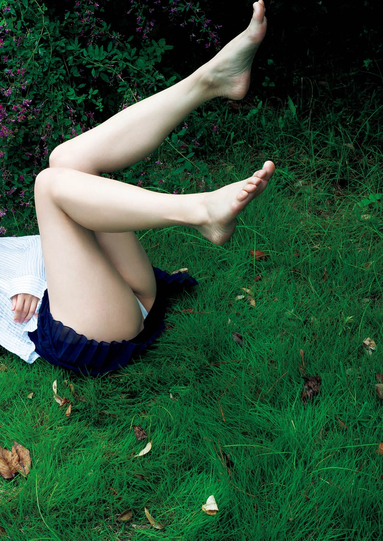 Yuka Someya 染谷有香 – ヌード写真集 「赤いアルバム 2015-2025」 - P42