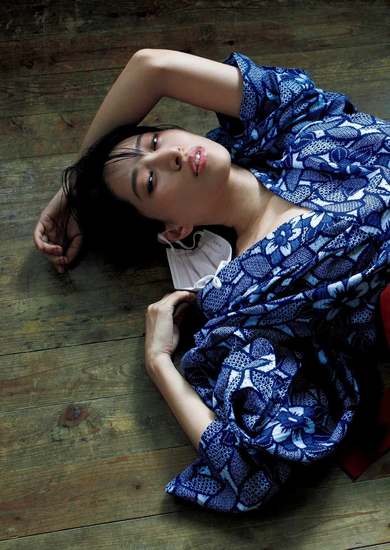 Yuka Someya 染谷有香 – ヌード写真集 「赤いアルバム 2015-2025」 - P77