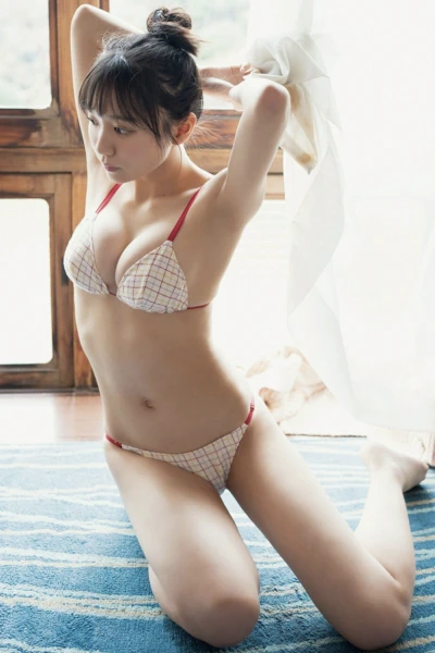 Yuko Tsubakino 椿野ゆうこ – BUBKAデジタル写真集 「部屋とセーラー服と私」