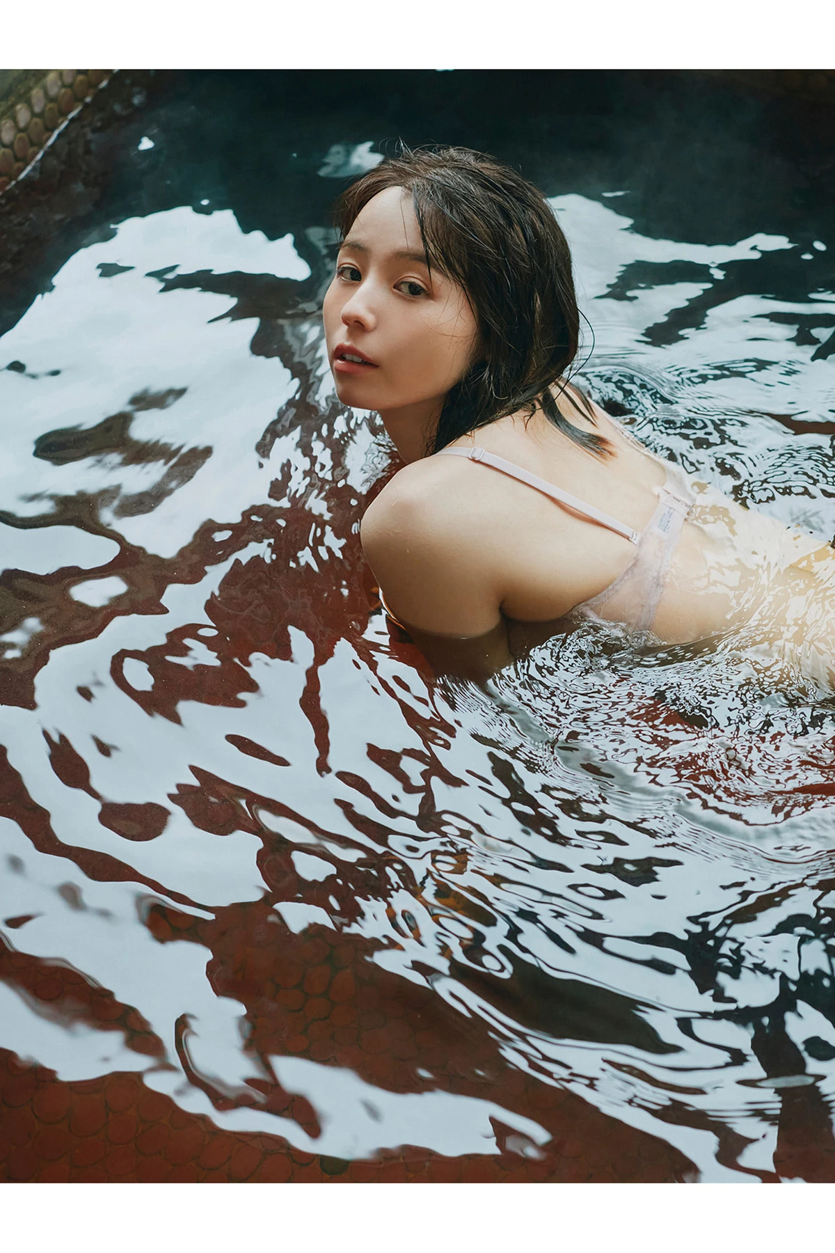 Rina Koike 小池里奈 – FLASHデジタル写真集 「永遠なんていらない」 - P68