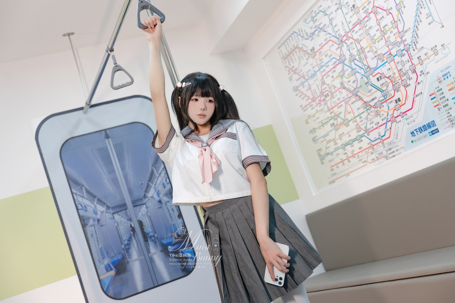 Coser@黏黏团子兔 – 12月作品『地铁萌妹』 恋爱循环 - P99