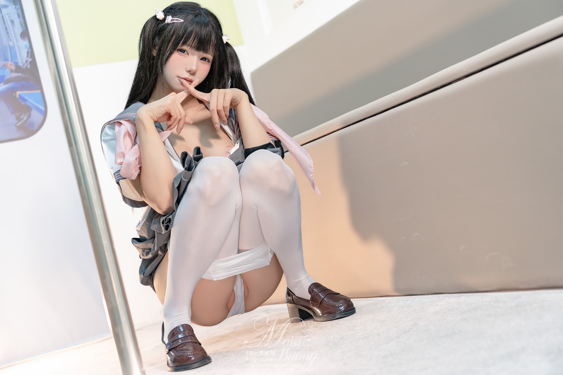Coser@黏黏团子兔 – 12月作品『地铁萌妹』 恋爱循环 - P106