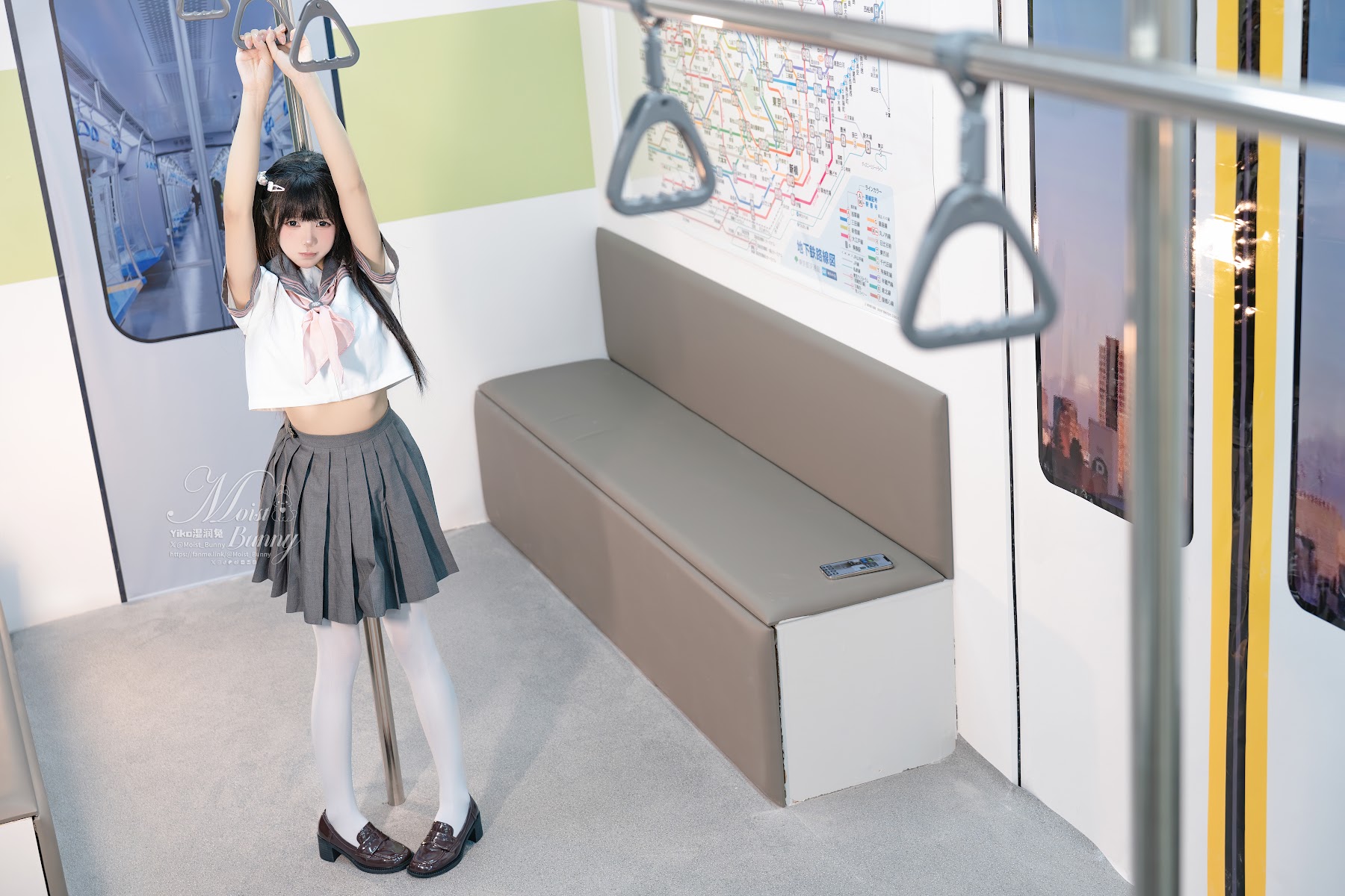 Coser@黏黏团子兔 – 12月作品『地铁萌妹』 恋爱循环 - P121