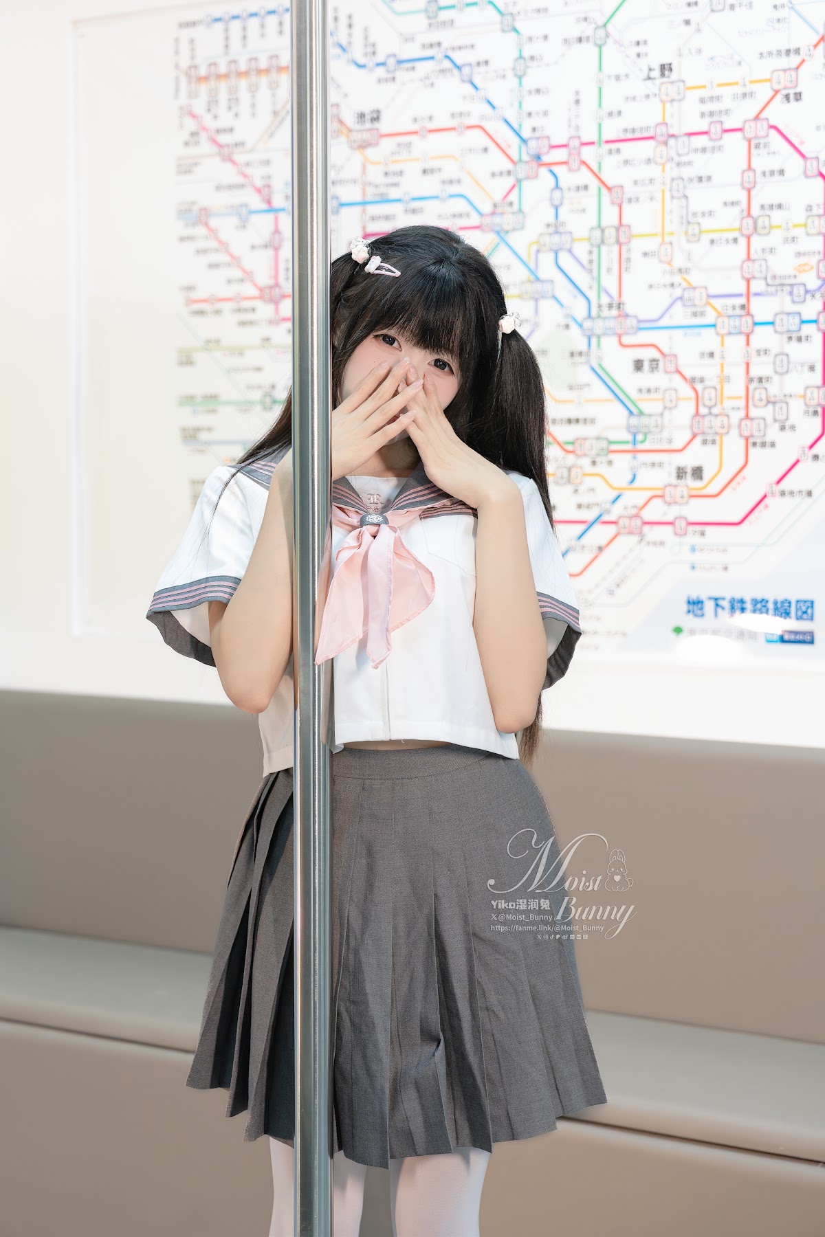 Coser@黏黏团子兔 – 12月作品『地铁萌妹』 恋爱循环 - P132