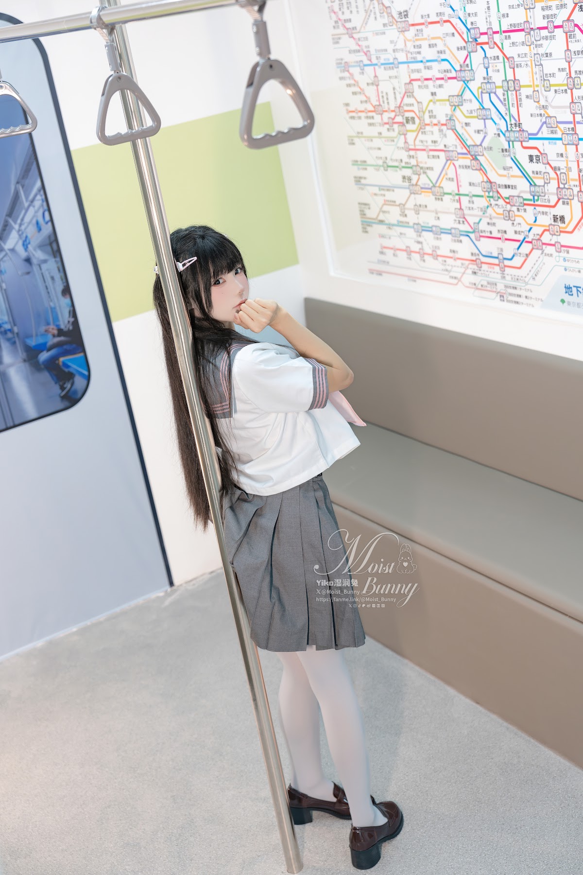 Coser@黏黏团子兔 – 12月作品『地铁萌妹』 恋爱循环 - P143