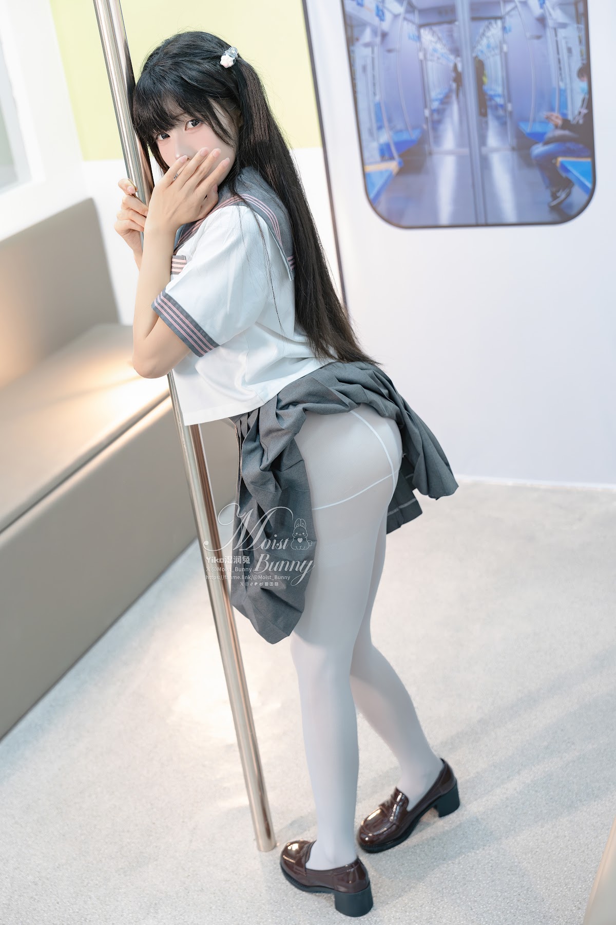 Coser@黏黏团子兔 – 12月作品『地铁萌妹』 恋爱循环 - P154