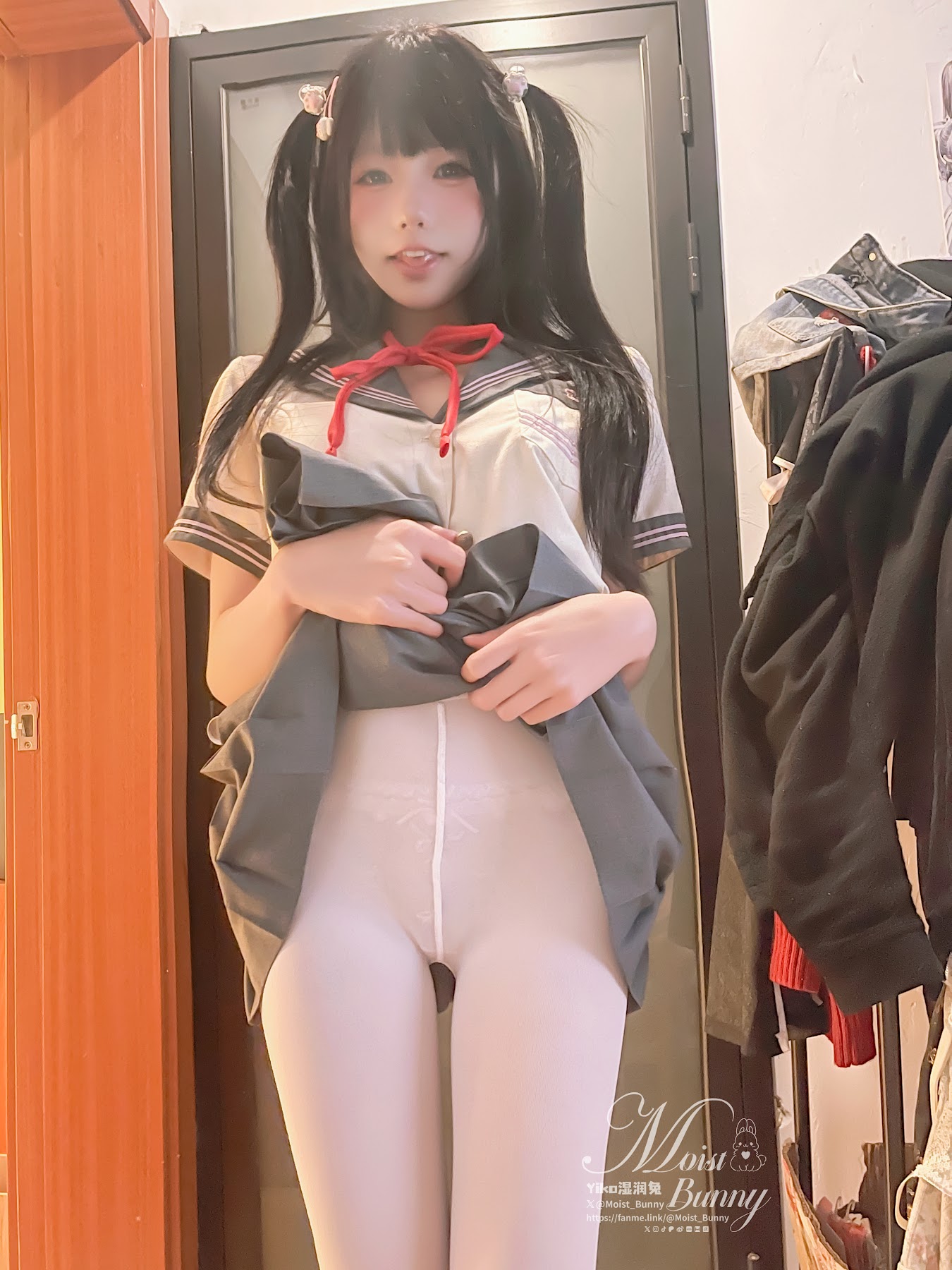 Coser@黏黏团子兔 – 12月作品『地铁萌妹』 恋爱循环 - P155