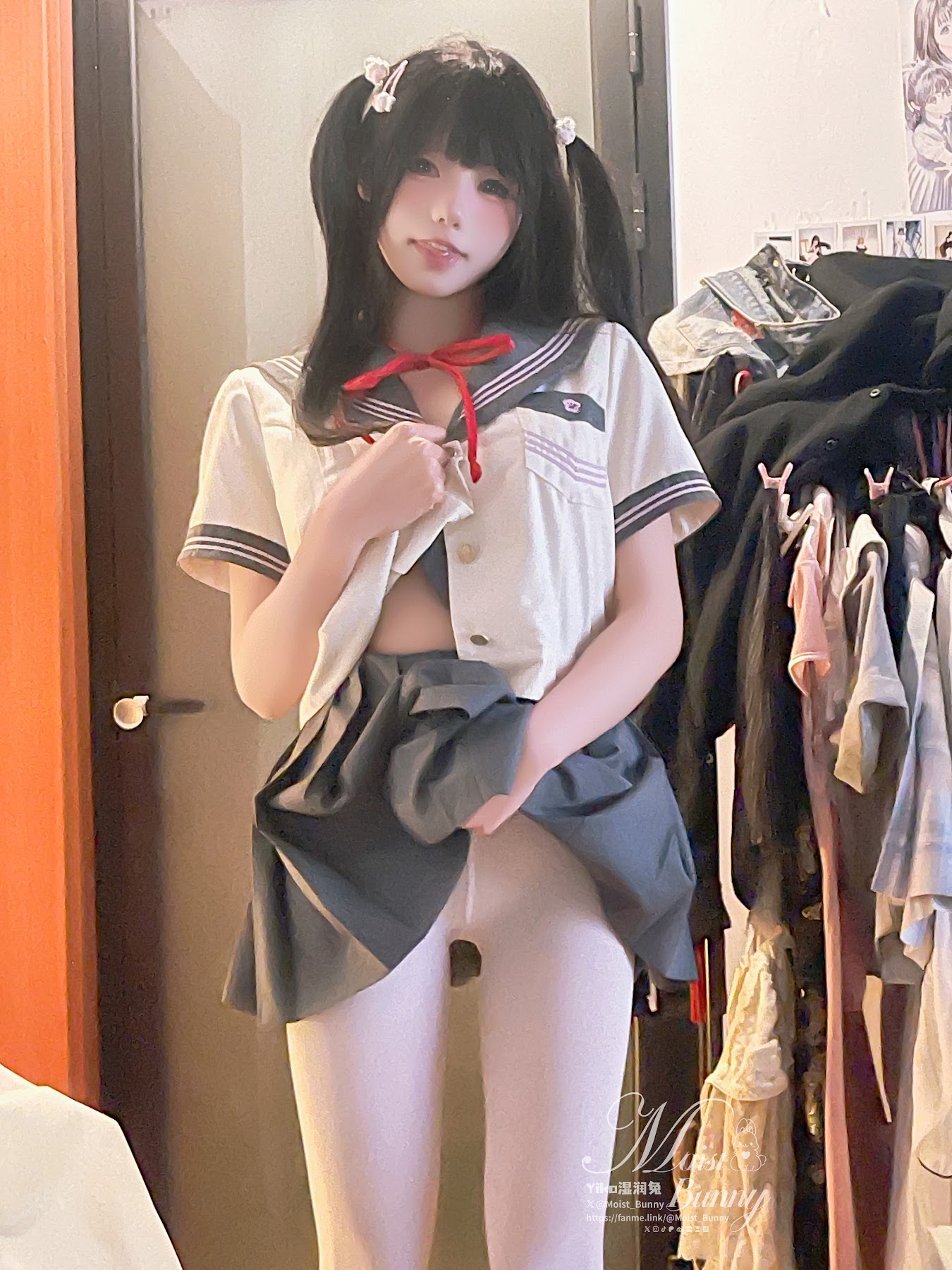 Coser@黏黏团子兔 – 12月作品『地铁萌妹』 恋爱循环 - P156