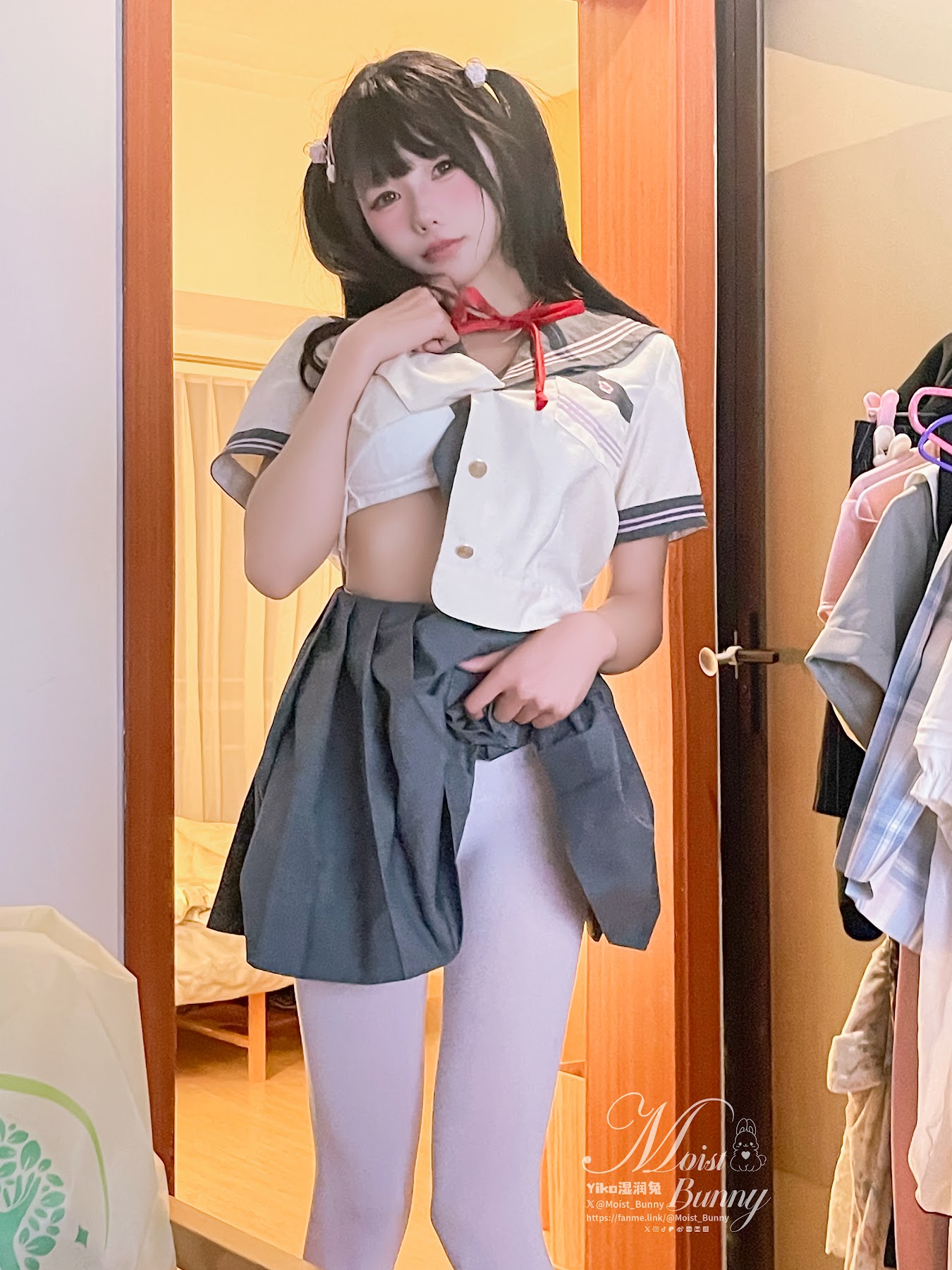 Coser@黏黏团子兔 – 12月作品『地铁萌妹』 恋爱循环 - P157