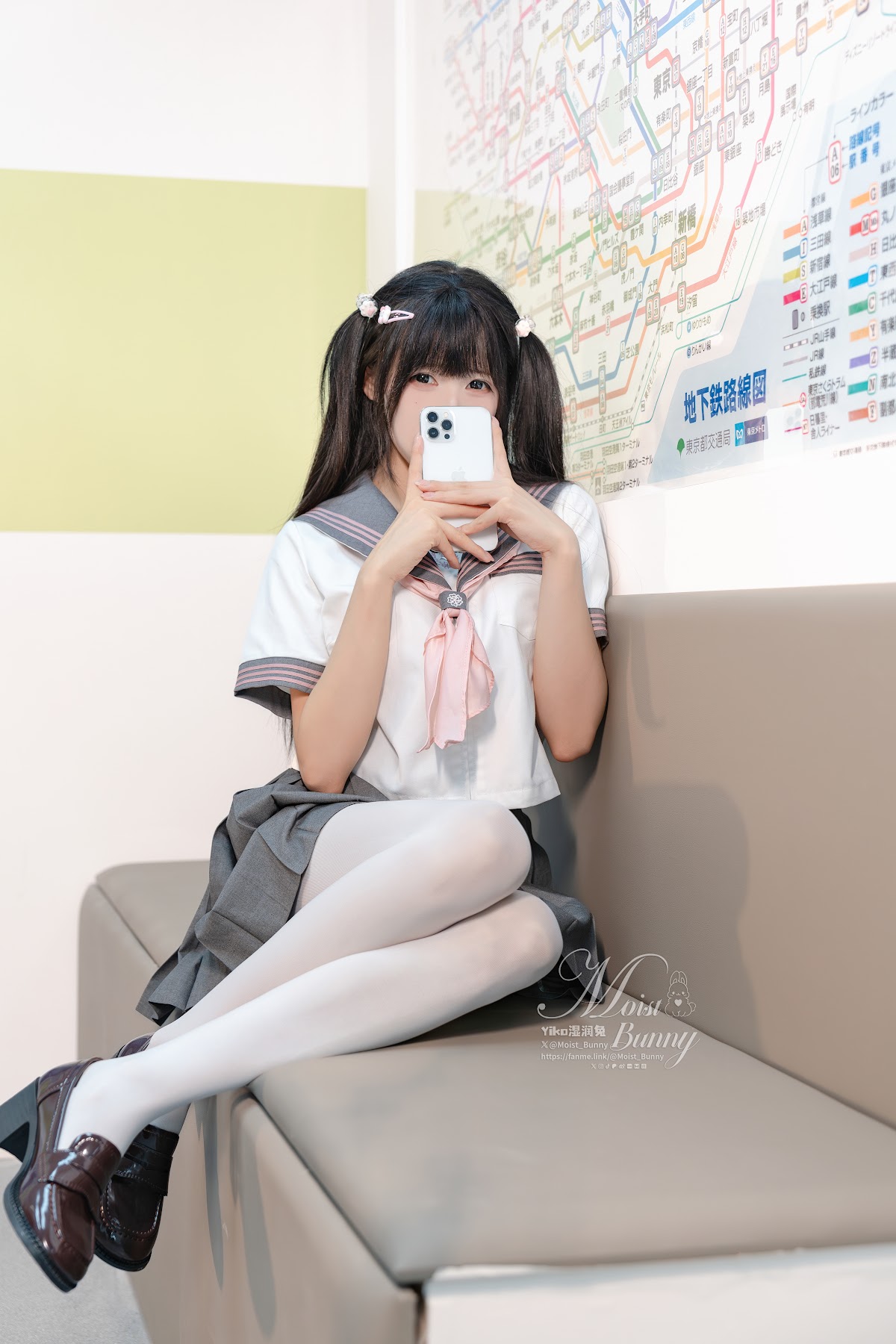 Coser@黏黏团子兔 – 12月作品『地铁萌妹』 恋爱循环 - P45