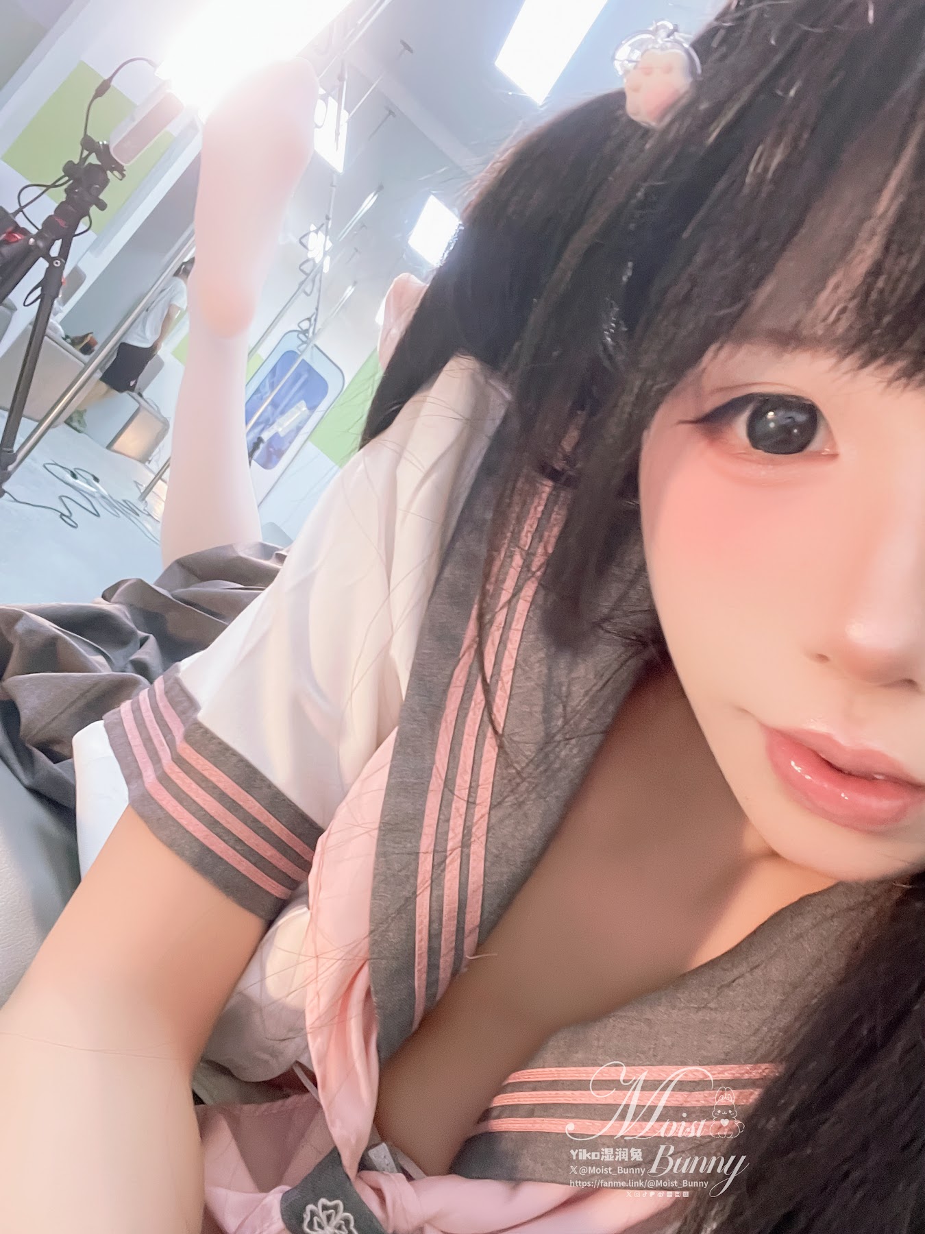Coser@黏黏团子兔 – 12月作品『地铁萌妹』 恋爱循环 - P58
