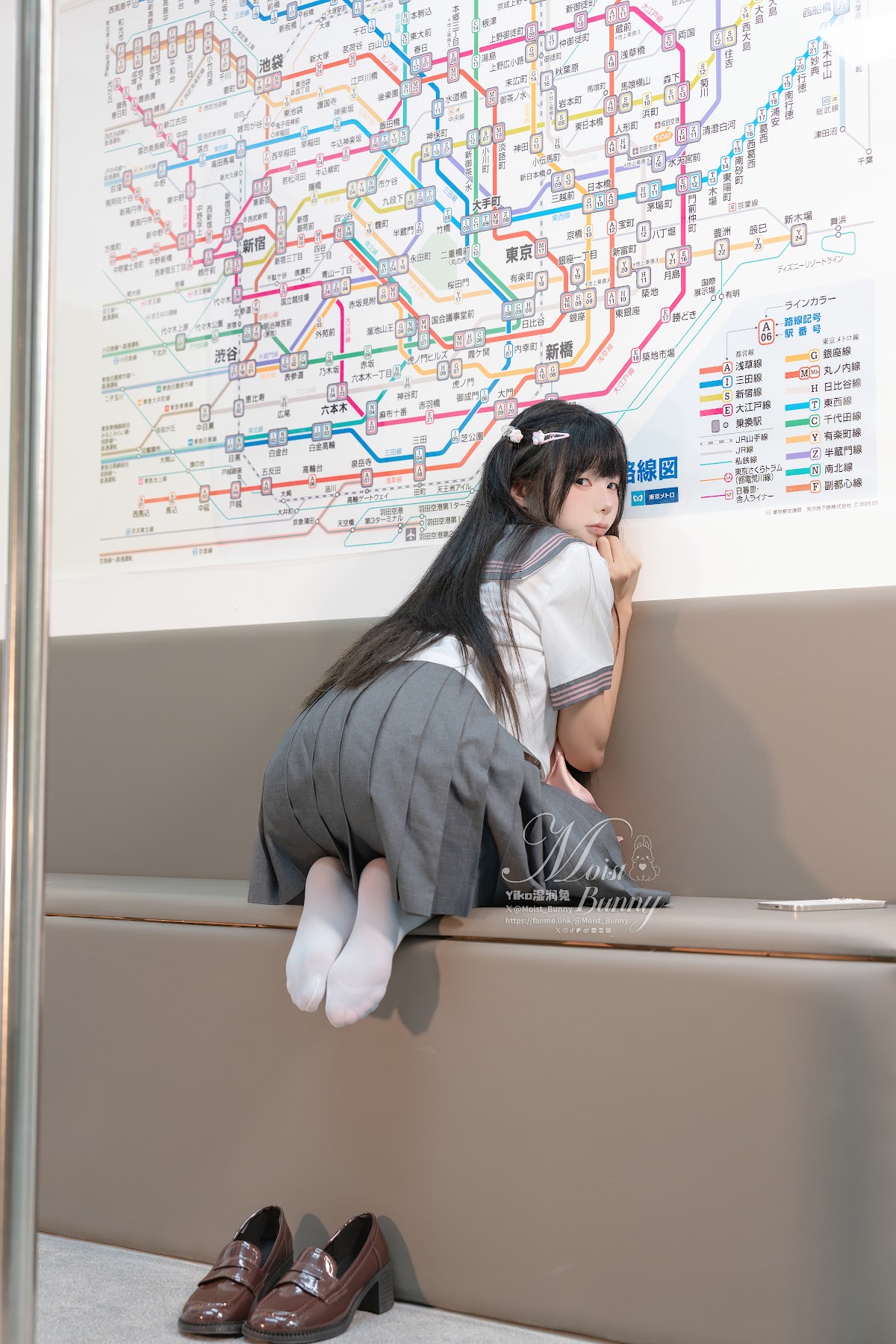 Coser@黏黏团子兔 – 12月作品『地铁萌妹』 恋爱循环 - P67