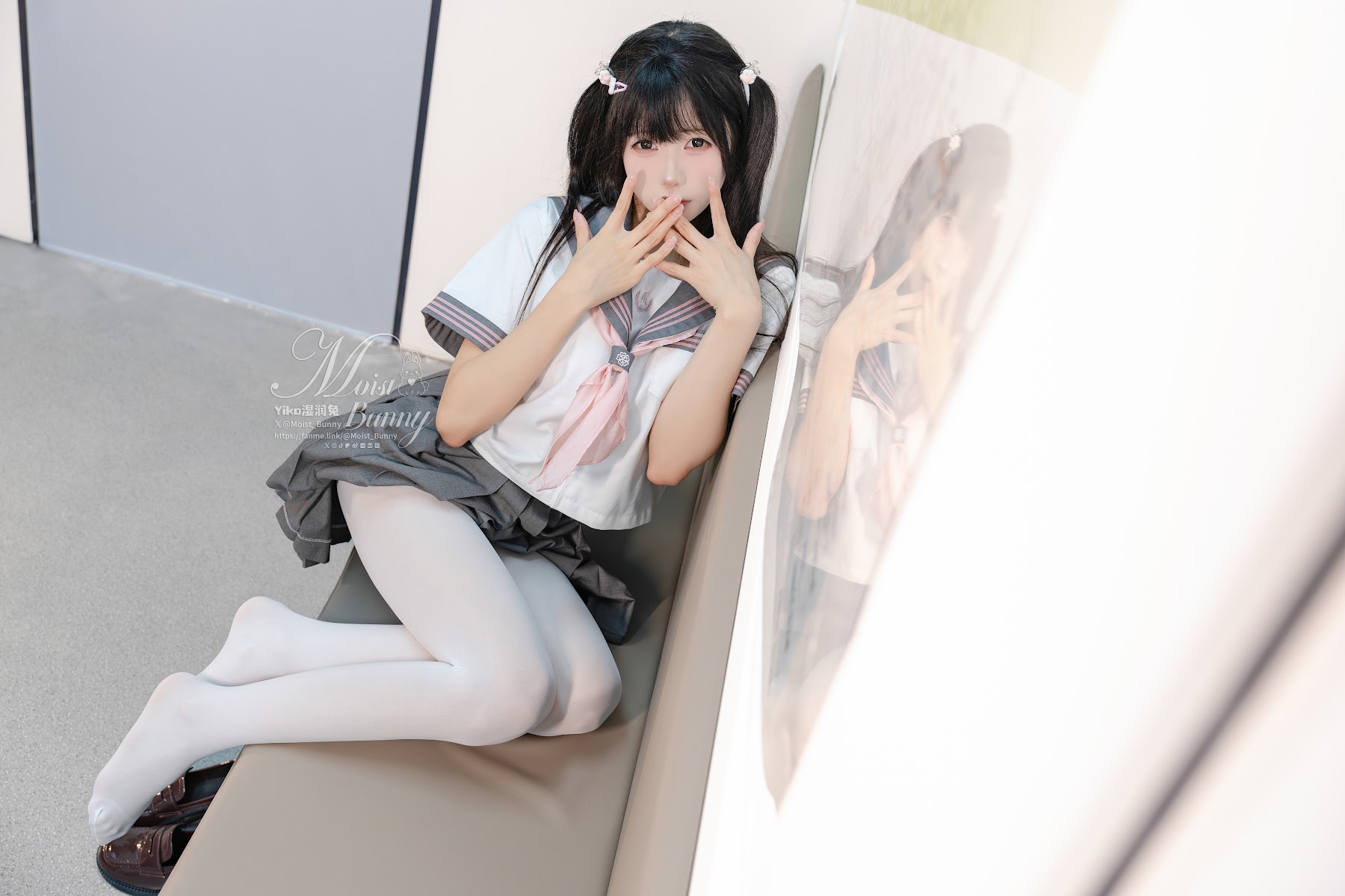 Coser@黏黏团子兔 – 12月作品『地铁萌妹』 恋爱循环 - P74