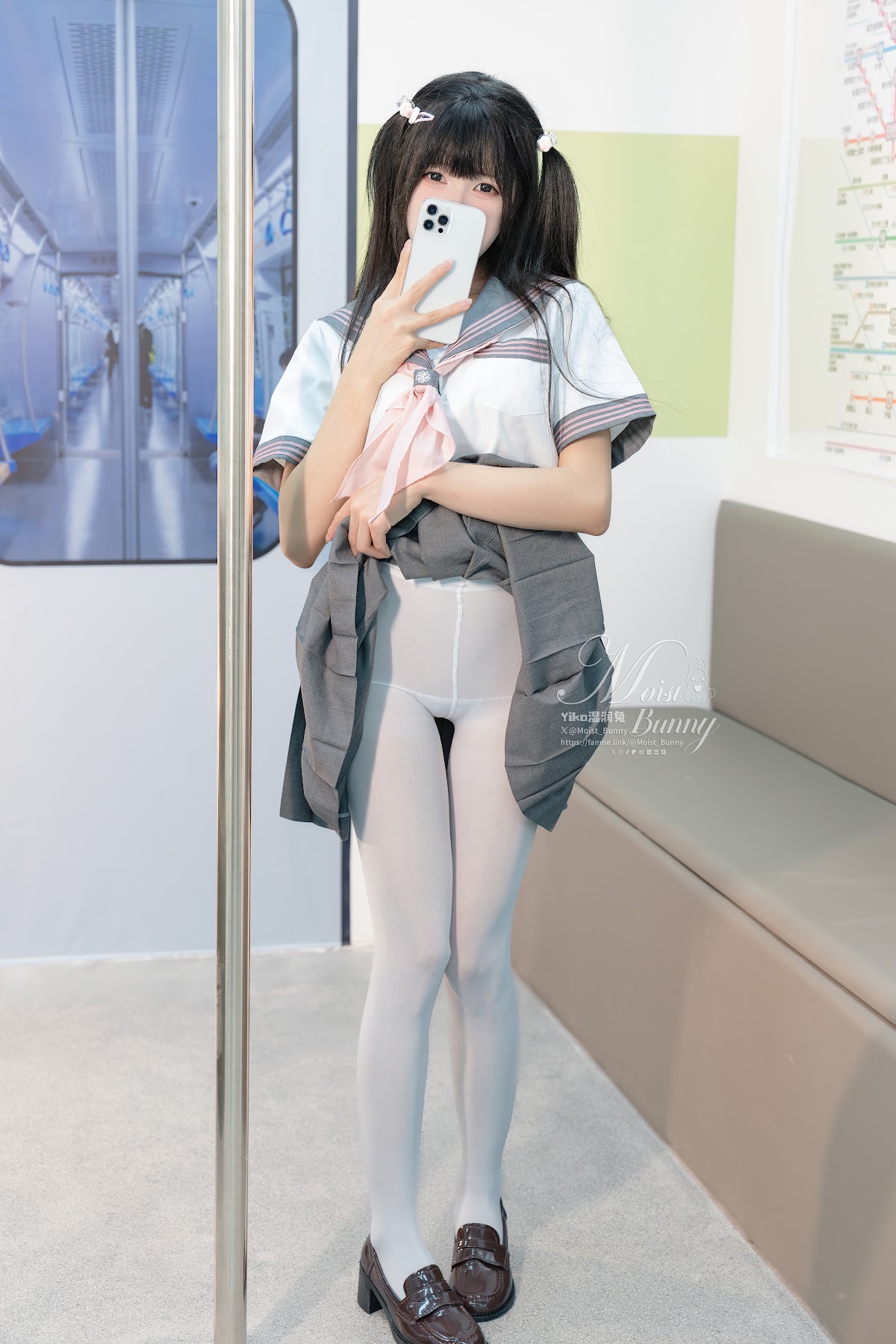 Coser@黏黏团子兔 – 12月作品『地铁萌妹』 恋爱循环 - P75