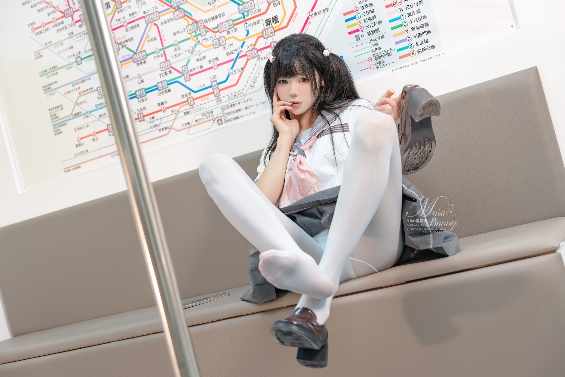 Coser@黏黏团子兔 – 12月作品『地铁萌妹』 恋爱循环 - P78