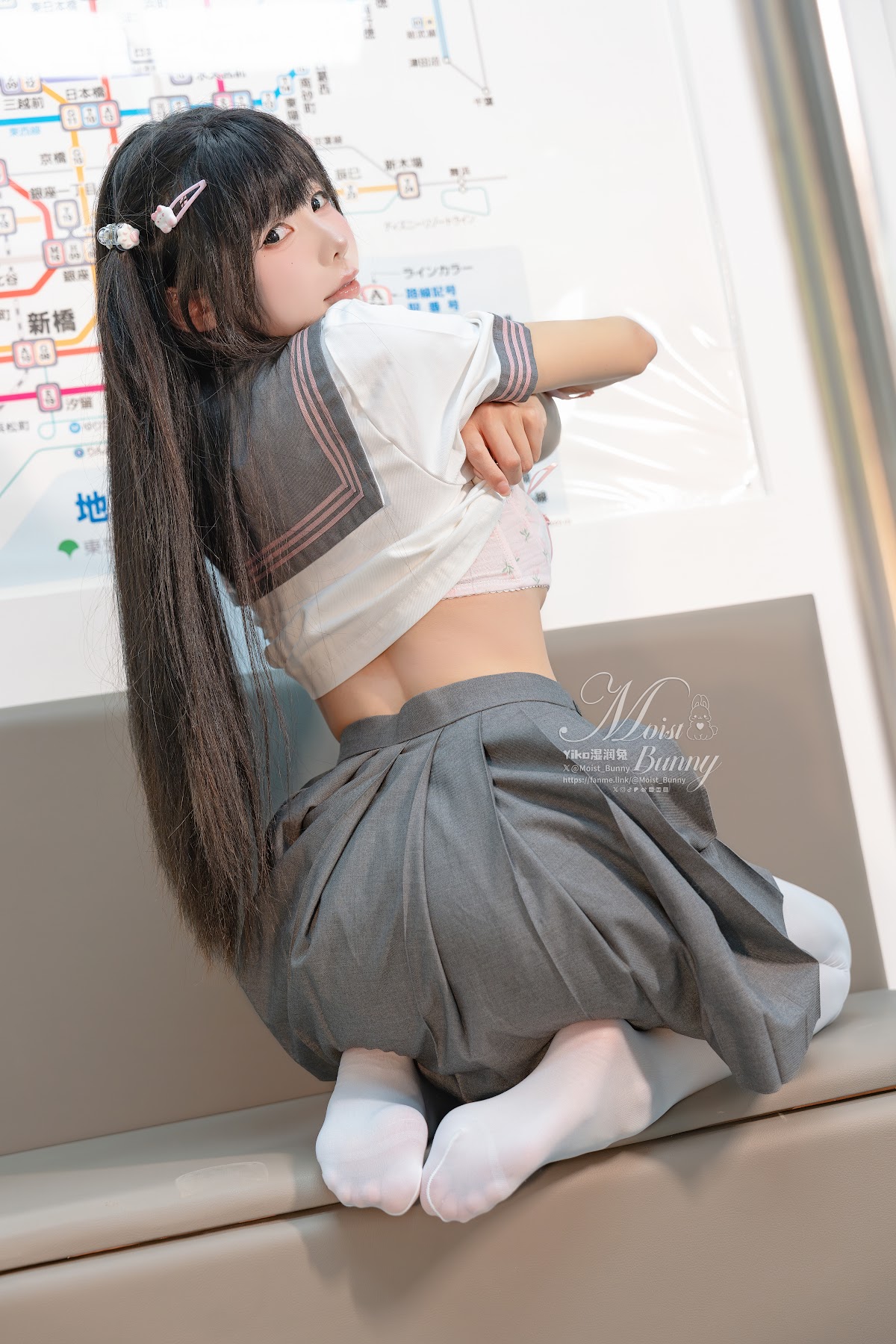 Coser@黏黏团子兔 – 12月作品『地铁萌妹』 恋爱循环 - P80