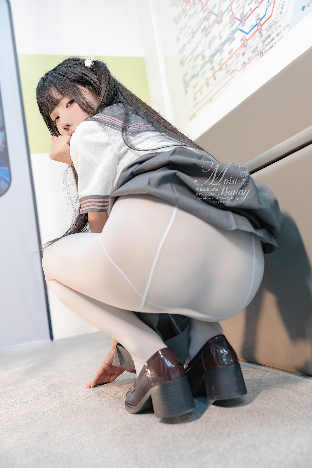 Coser@黏黏团子兔 – 12月作品『地铁萌妹』 恋爱循环 - P94