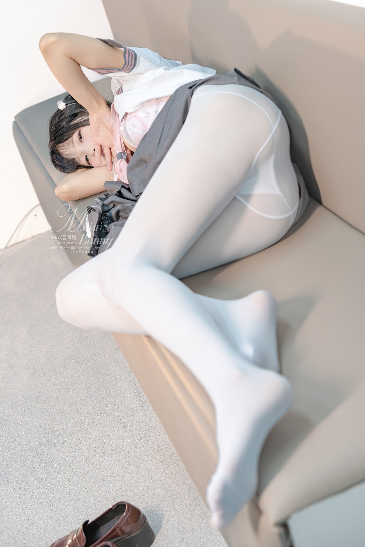 Coser@黏黏团子兔 – 12月作品『地铁萌妹』 恋爱循环 - P95