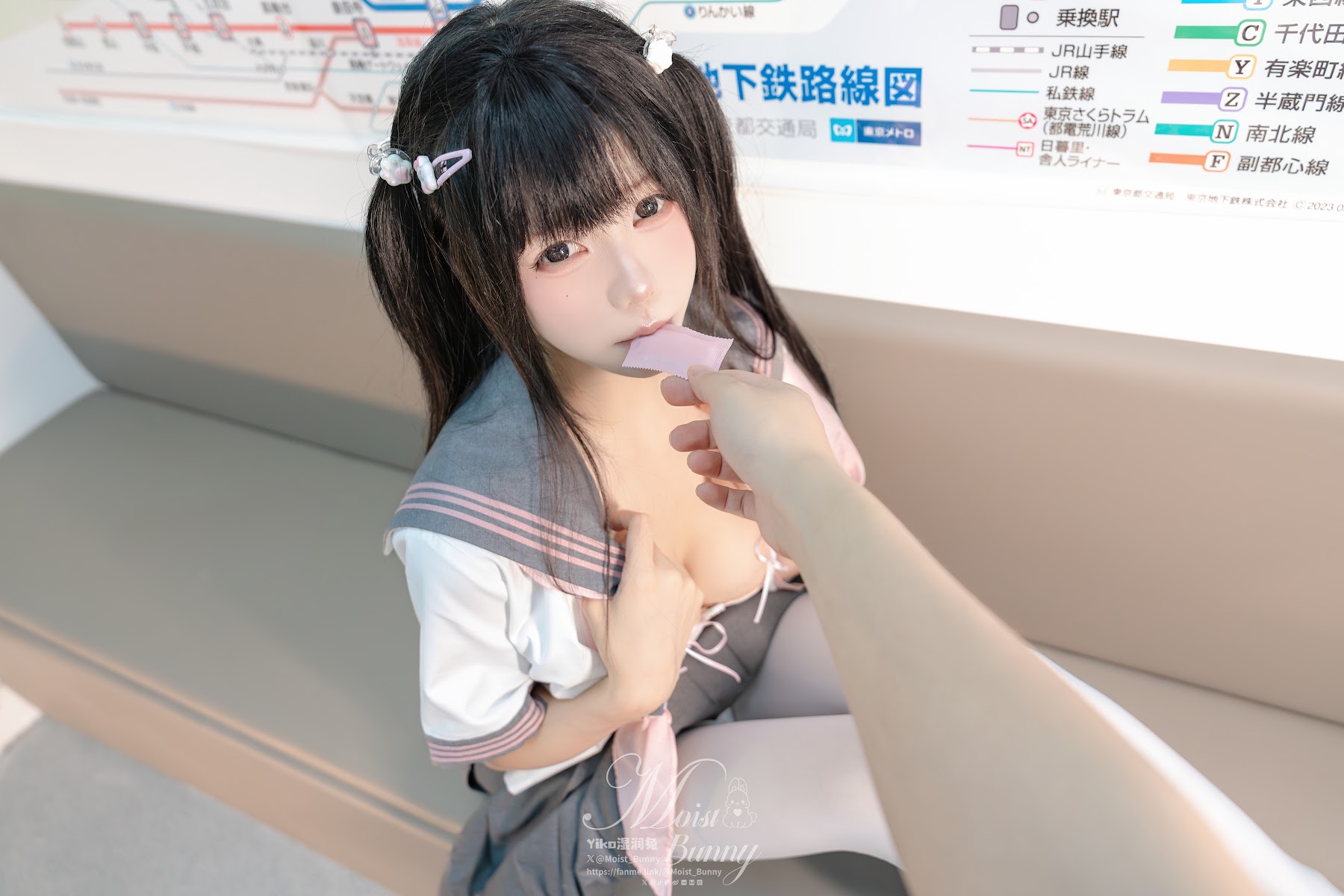 Coser@黏黏团子兔 – 12月作品『地铁萌妹』 恋爱循环 - P98