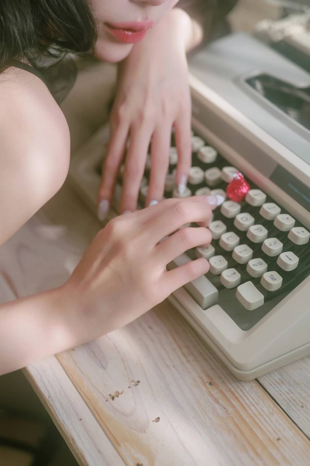 WinterD 겨우디 – Photobook 「Secret Dessert」 - P1