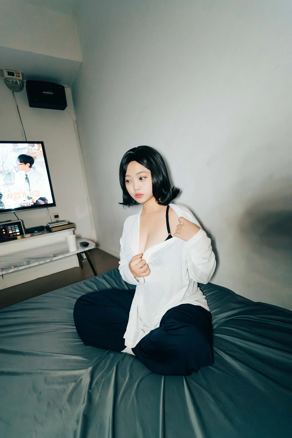 EunWoo 은우 – Haivia Photobook 「Video Room」 - P10