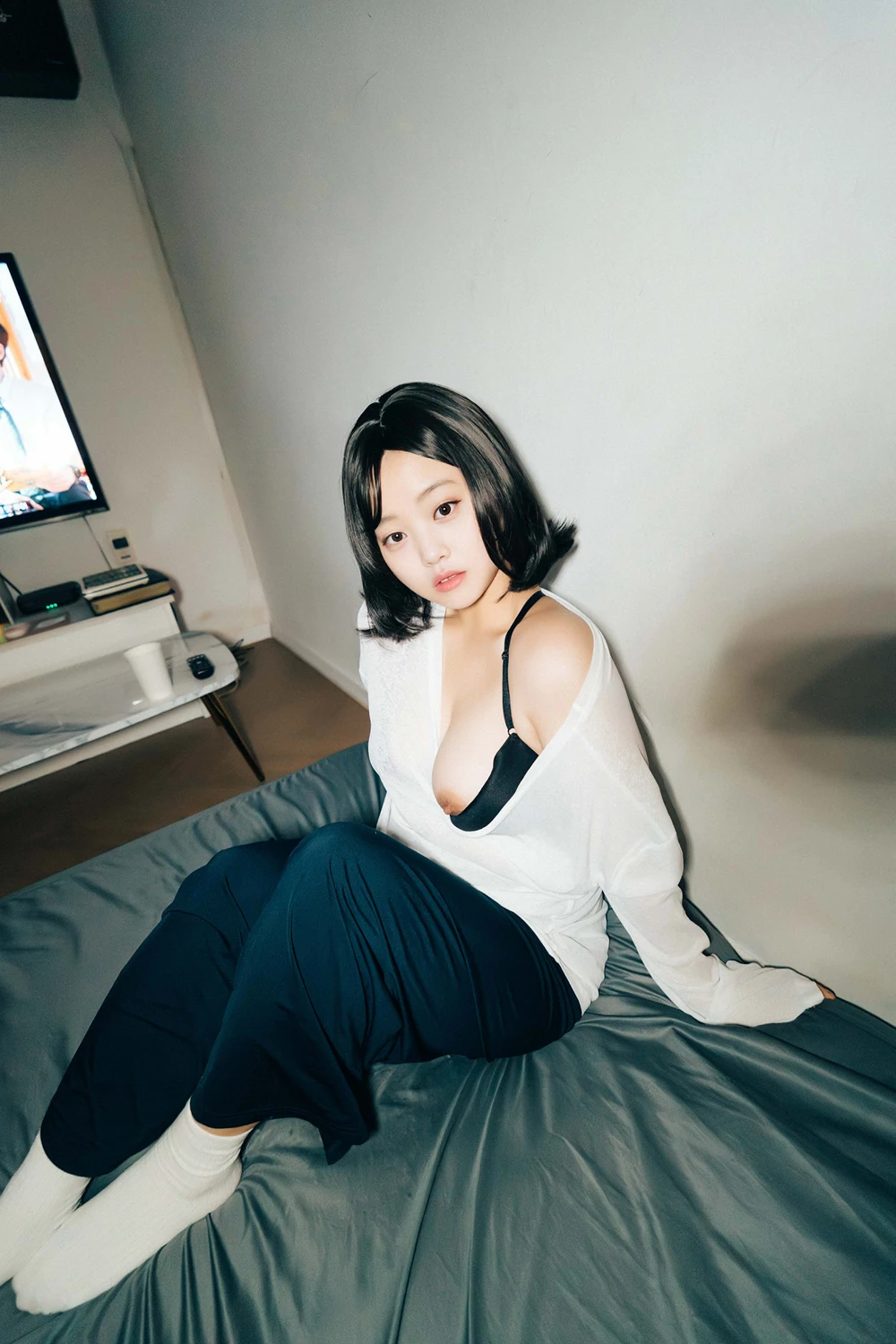EunWoo 은우 – Haivia Photobook 「Video Room」 - P12