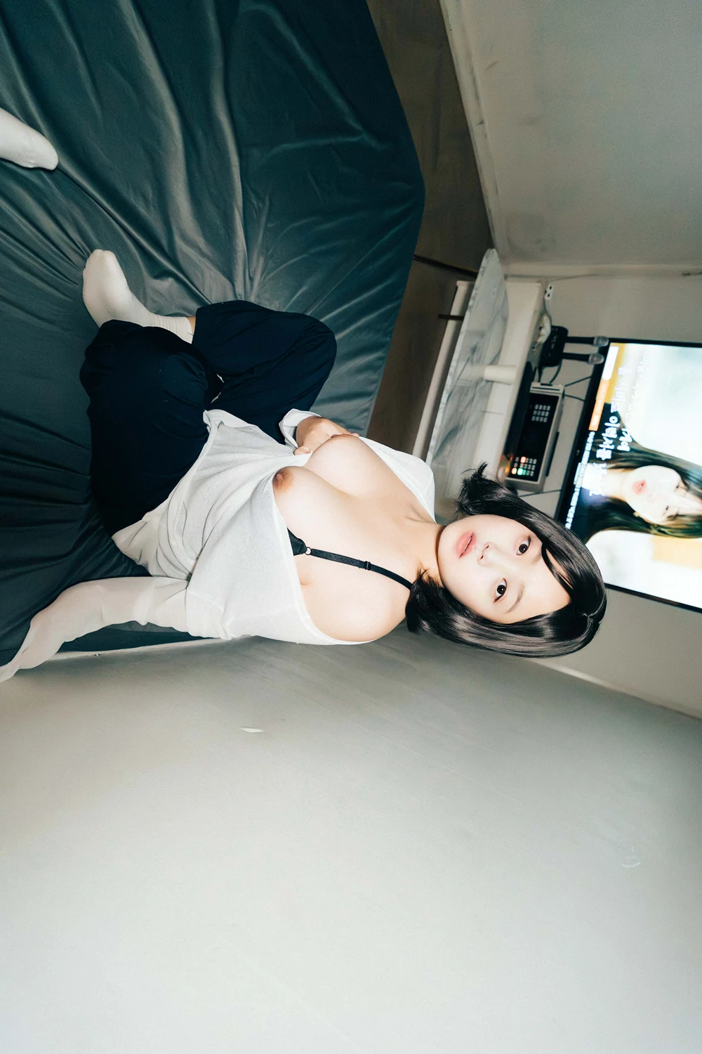EunWoo 은우 – Haivia Photobook 「Video Room」 - P18