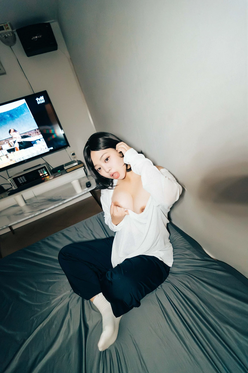 EunWoo 은우 – Haivia Photobook 「Video Room」 - P19