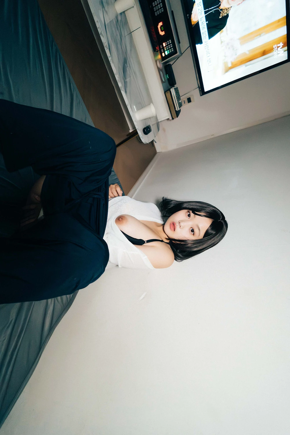 EunWoo 은우 – Haivia Photobook 「Video Room」 - P33