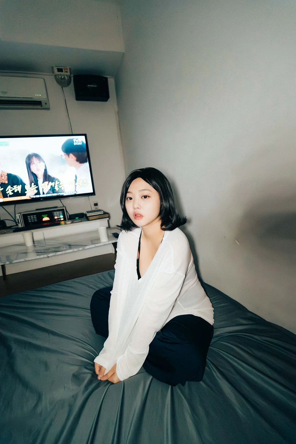 EunWoo 은우 – Haivia Photobook 「Video Room」 - P8