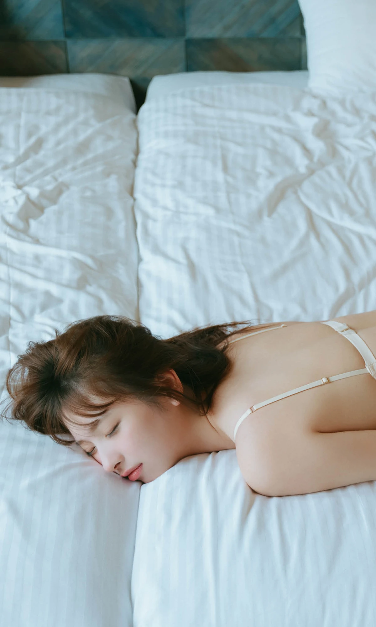 Runa Ichinose 一ノ瀬瑠菜 – 週プレ Photo Book 「新しい扉」 - P83