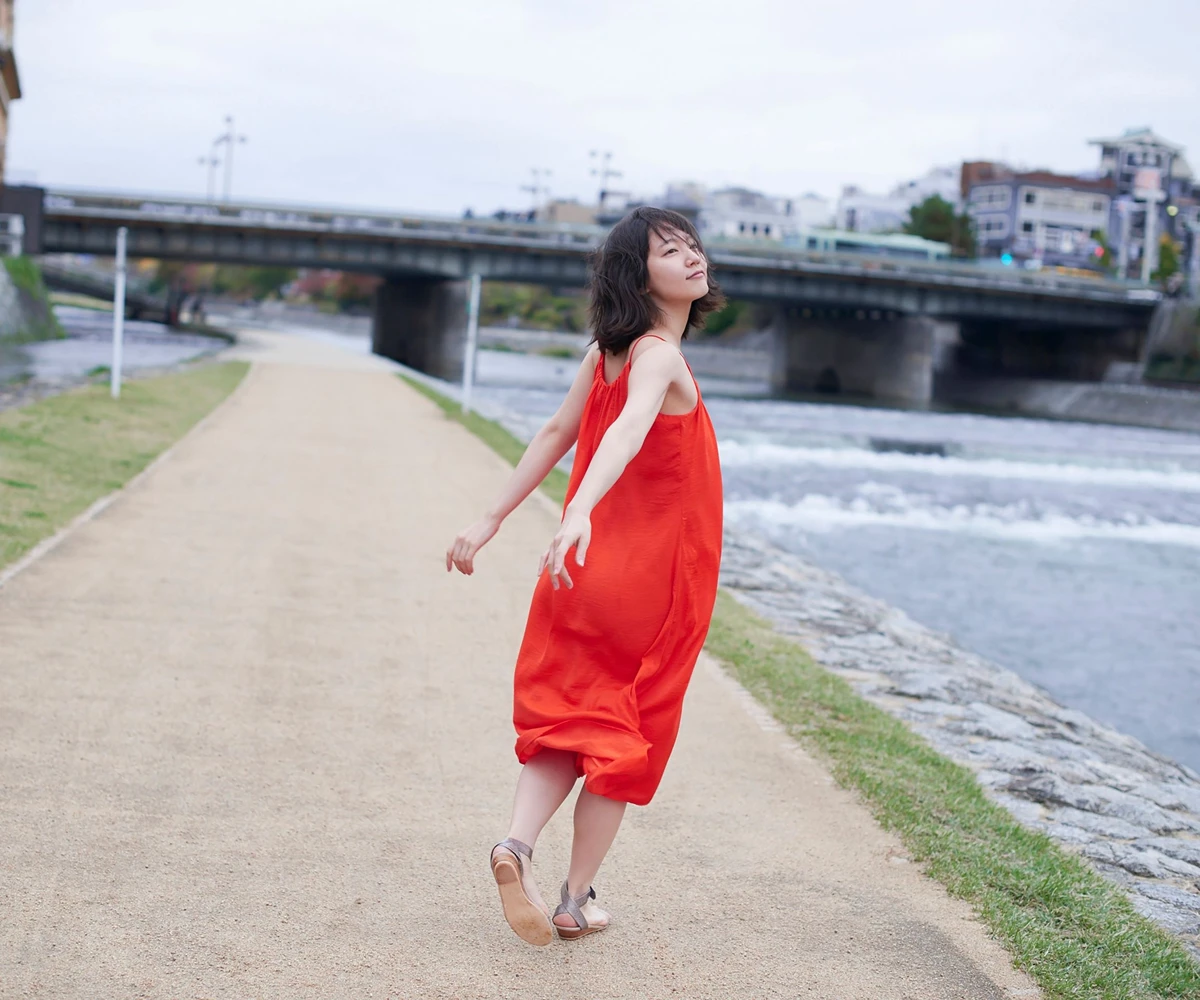 Riho Yoshioka 吉岡里帆 – デジタル週プレ写真集 「西へ」 - P33