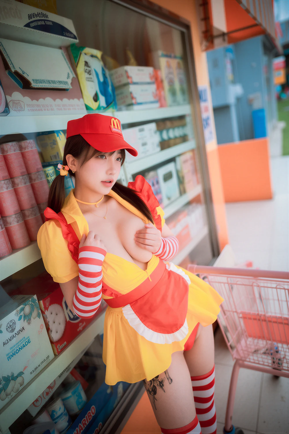 Son Yeeun 손예은 – DJAWA 「McDonald’s Girl」 - P11